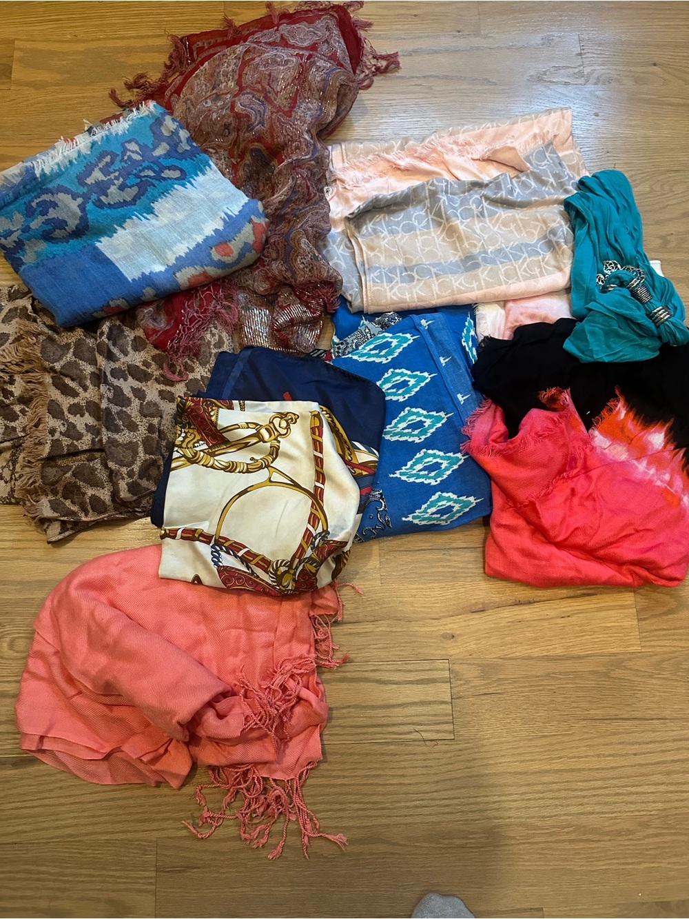 9 assorted scarves ! - Picture 2 of 2